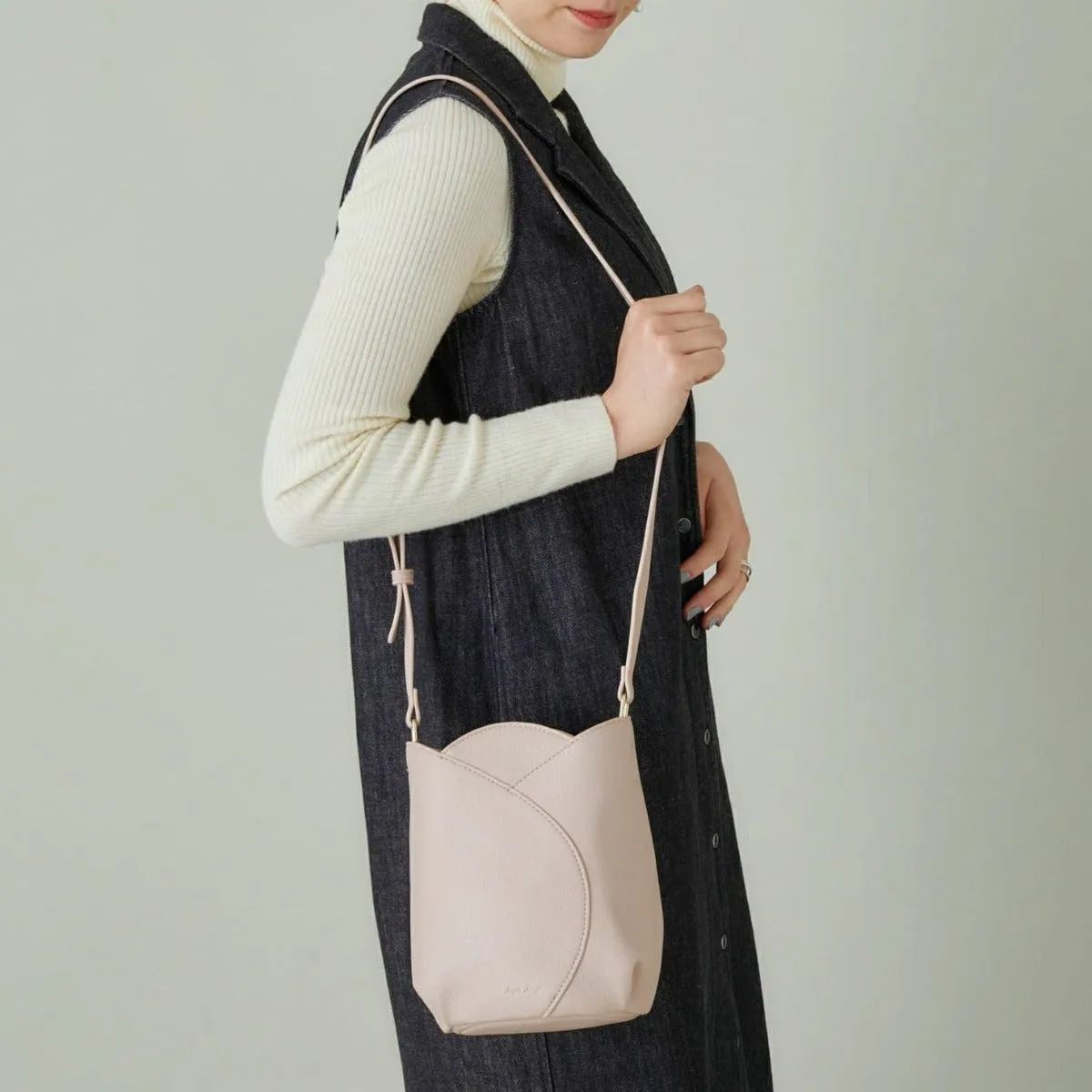 Anello Legato Tulip Mini Shoulder Bag in Red