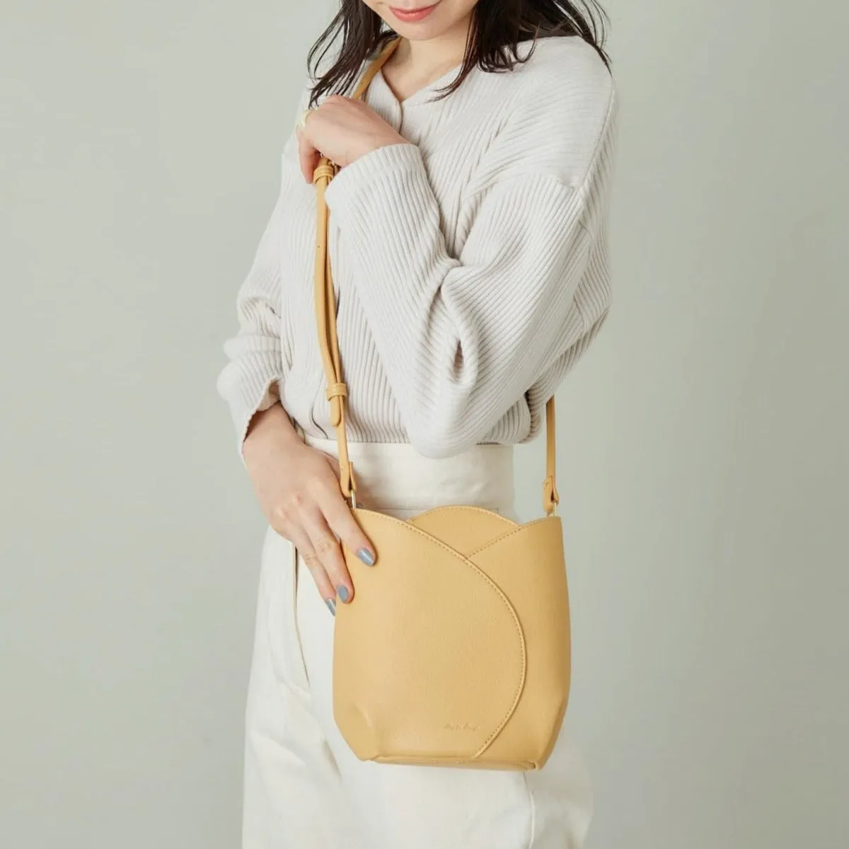 Anello Legato Tulip Mini Shoulder Bag in Red