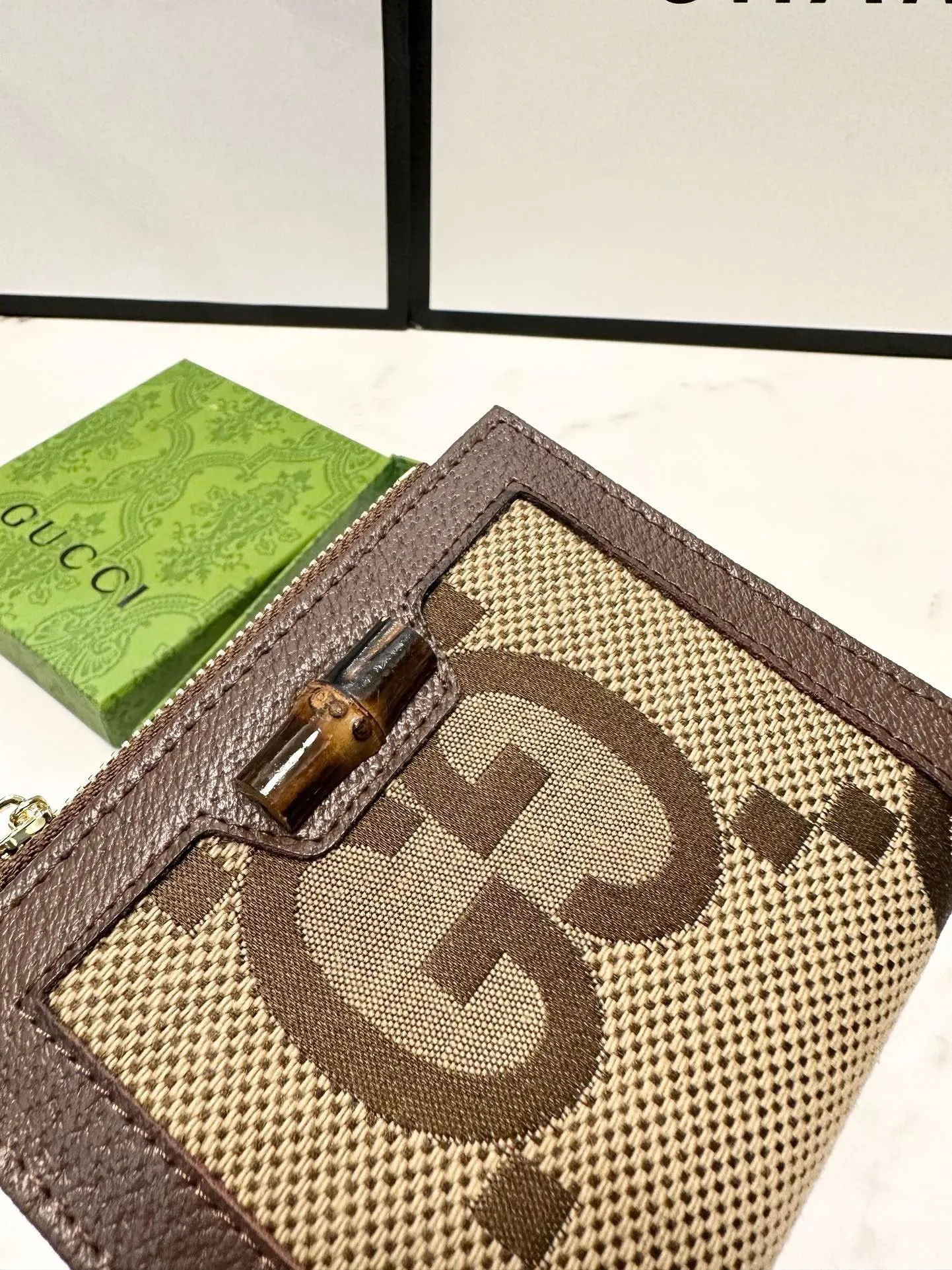 GC623 GG Medium Wallet with Bamboo / 5.1"W x 3.3"H x 0.8"D