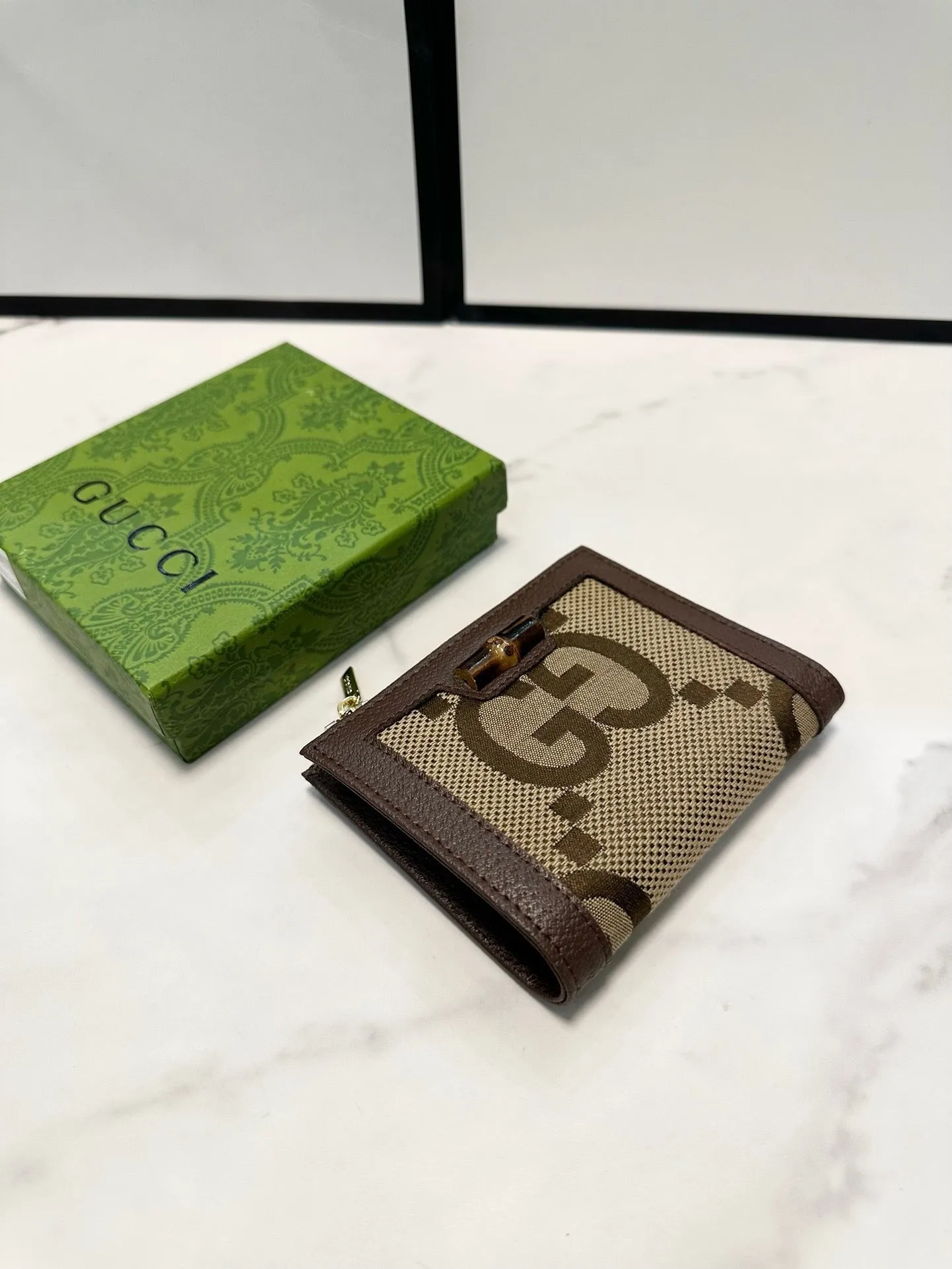 GC623 GG Medium Wallet with Bamboo / 5.1"W x 3.3"H x 0.8"D