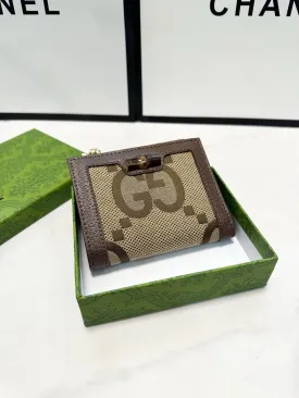 GC623 GG Medium Wallet with Bamboo / 5.1"W x 3.3"H x 0.8"D