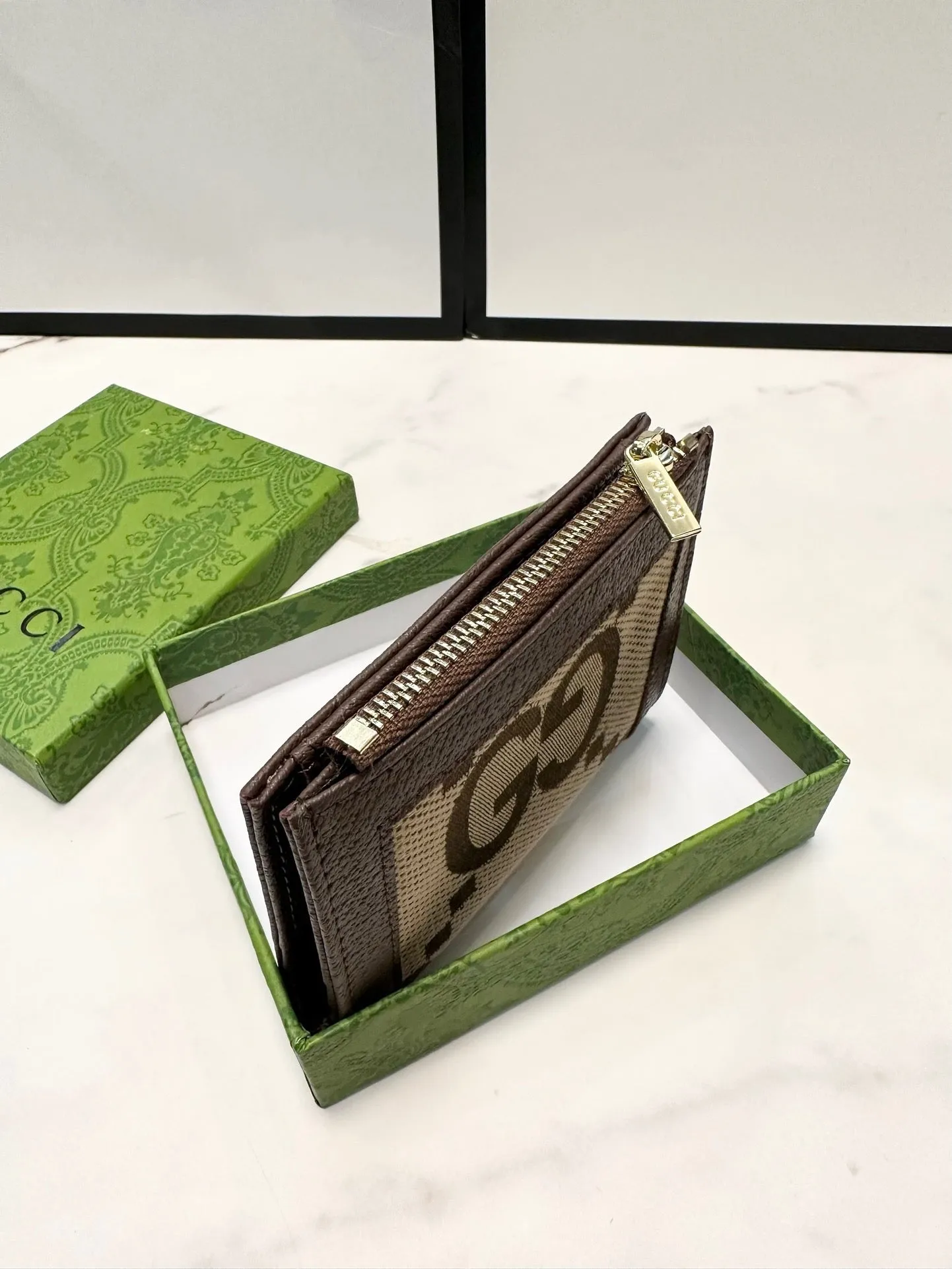 GC623 GG Medium Wallet with Bamboo / 5.1"W x 3.3"H x 0.8"D