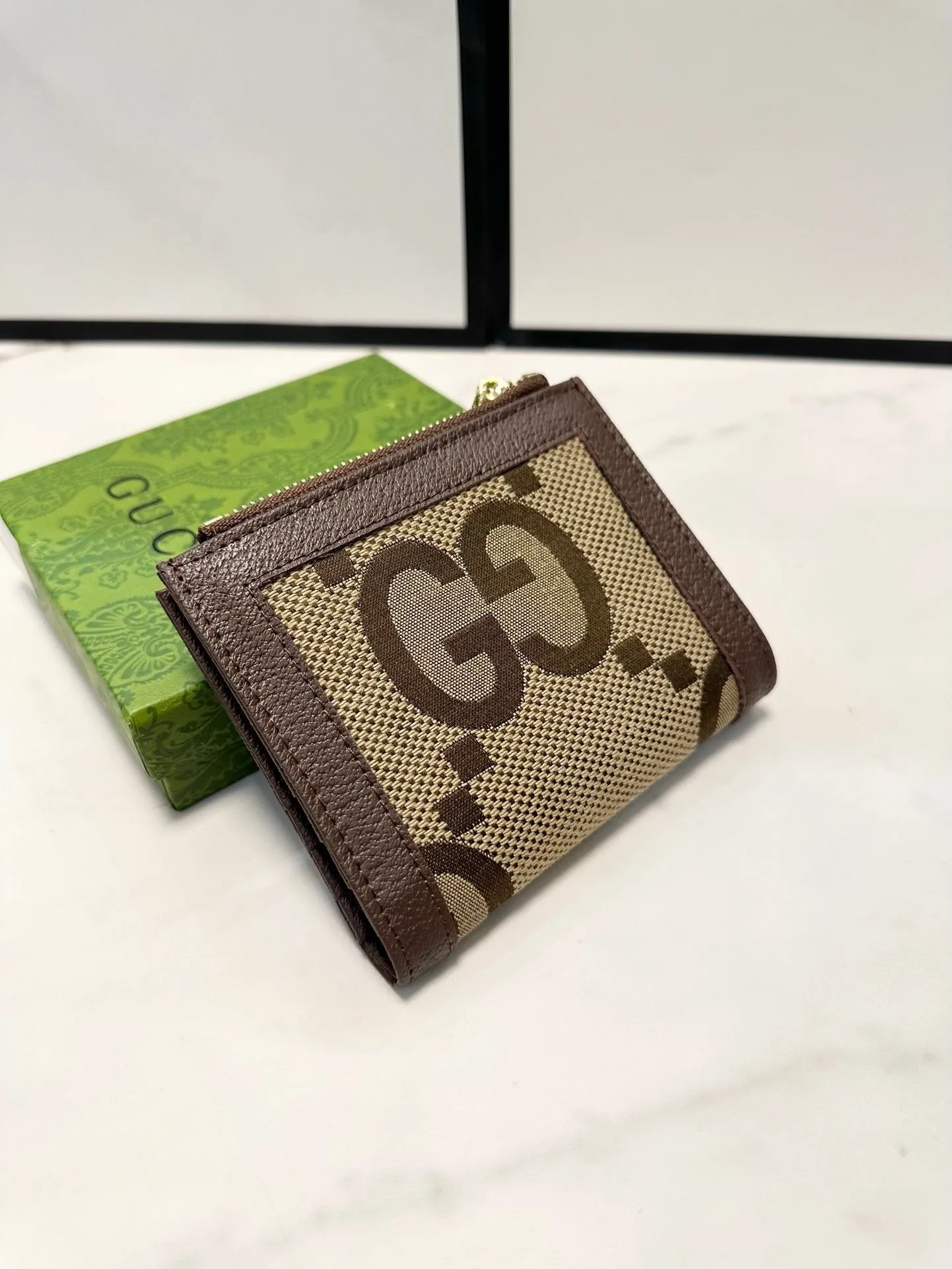 GC623 GG Medium Wallet with Bamboo / 5.1"W x 3.3"H x 0.8"D