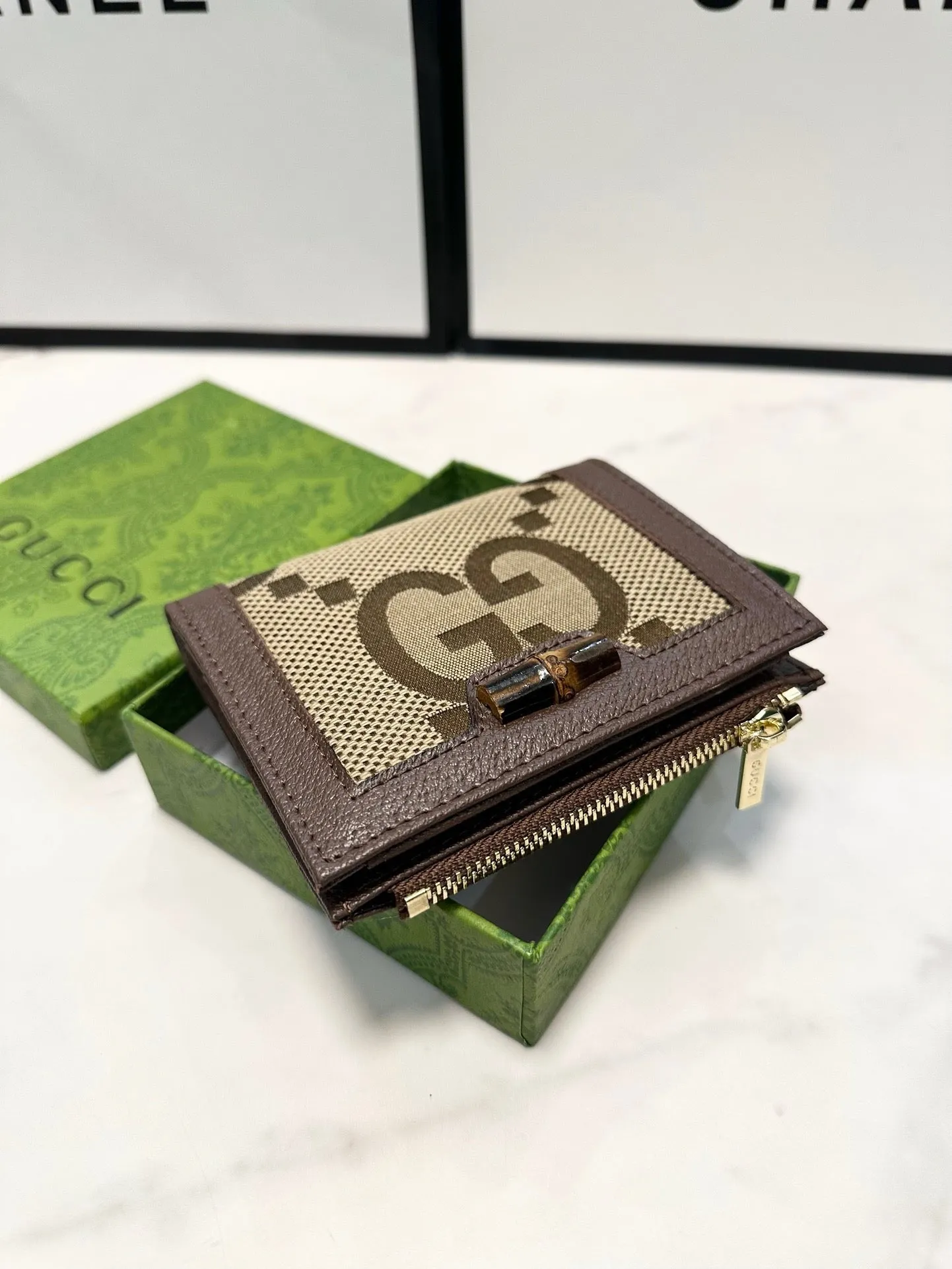 GC623 GG Medium Wallet with Bamboo / 5.1"W x 3.3"H x 0.8"D