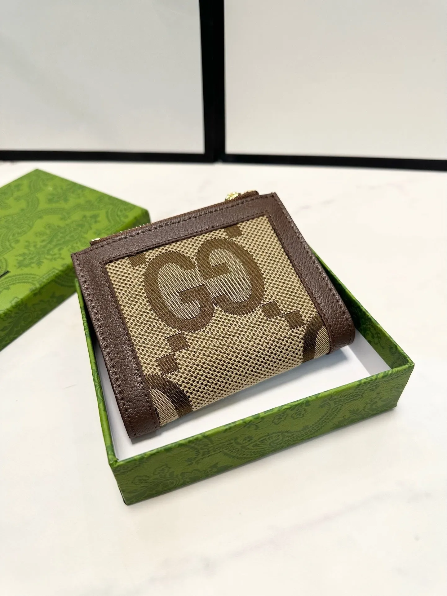 GC623 GG Medium Wallet with Bamboo / 5.1"W x 3.3"H x 0.8"D