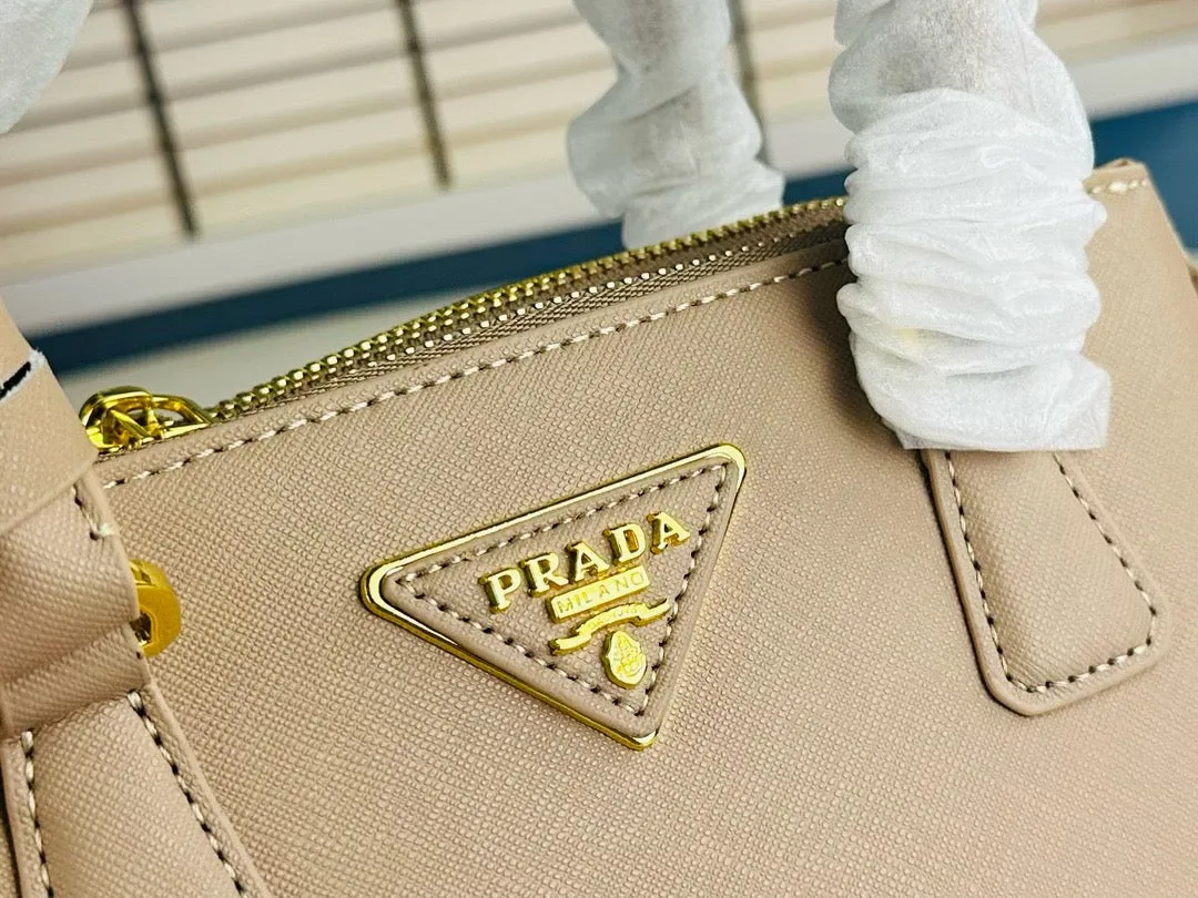 P Galleria small Saffiano patent leather bag