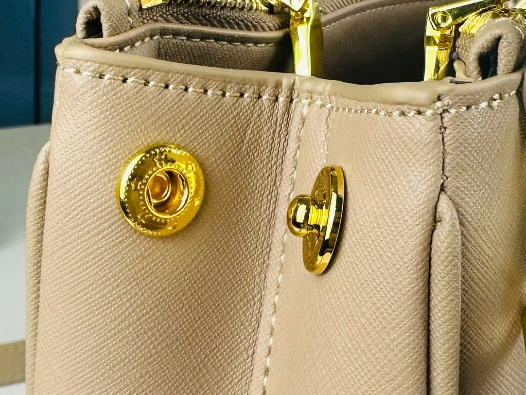 P Galleria small Saffiano patent leather bag