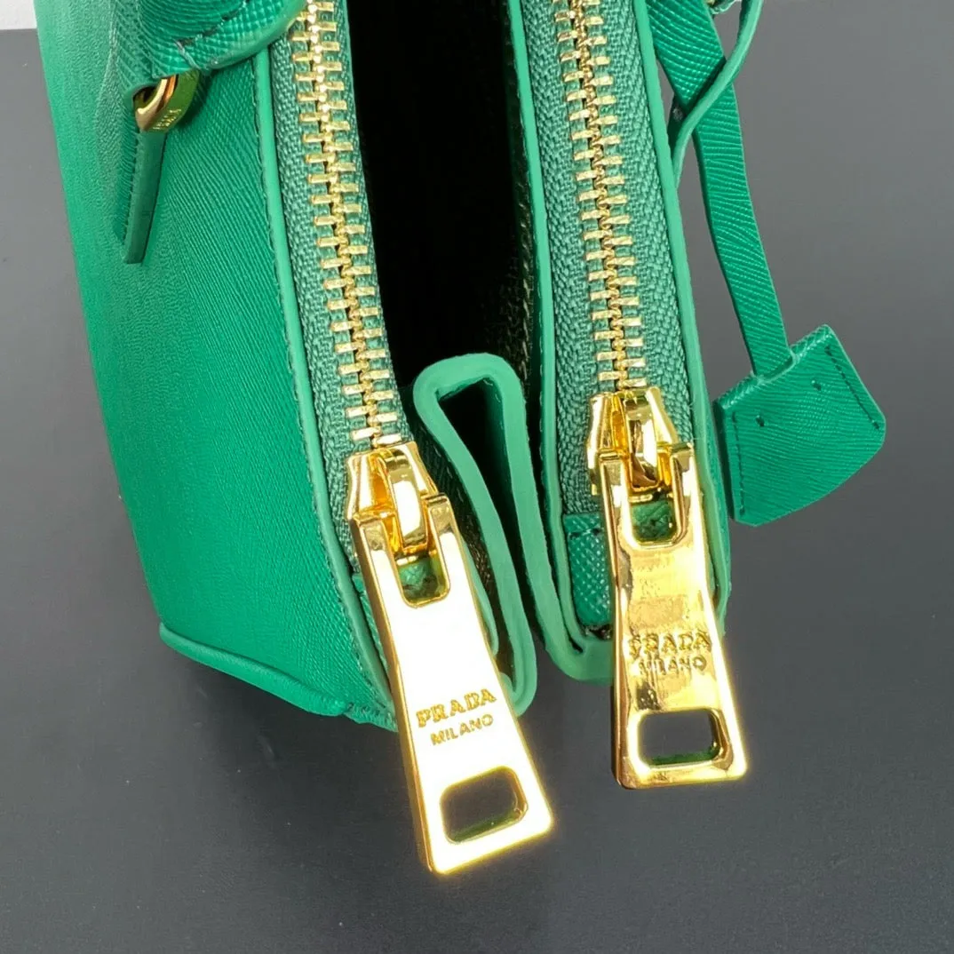 PD328 Large Prada Galleria Saffiano Leather Bag / HIGHEST QUALITY VERSION / 12.6x9.4x5.5inch